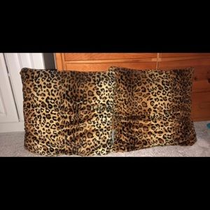 Cheetah decorative pillows